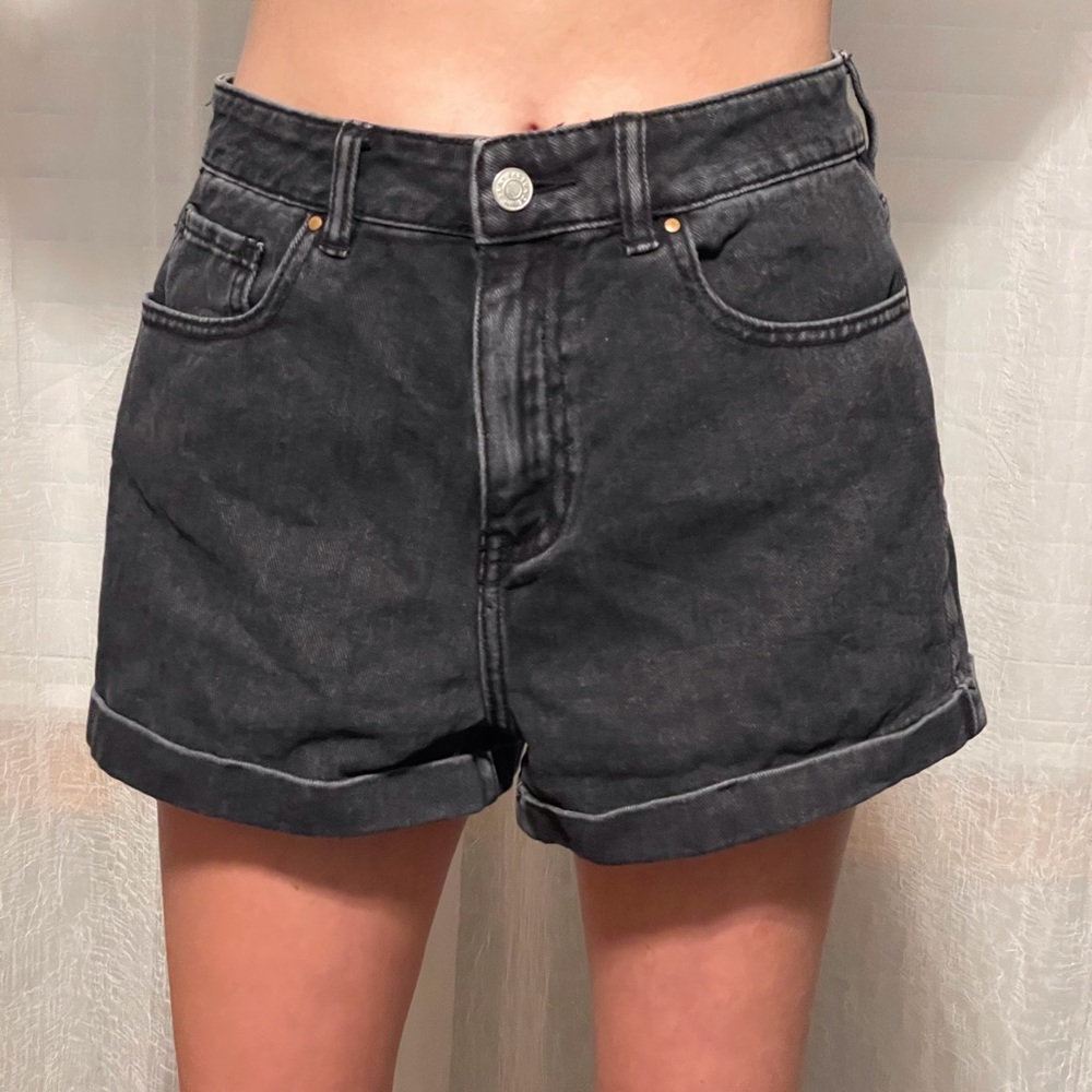 Pac Sun Mom short washed black denim 28”